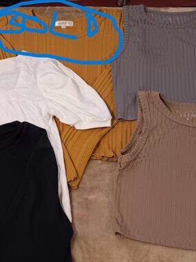 6 Cropped top Bundle NWOT/Pre-Loved Small & Medium Short,3/4, Long sleeves